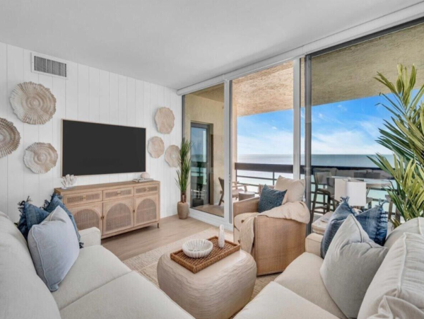 Beachfront Longboat Key Vacation Condo with Tennis Courts